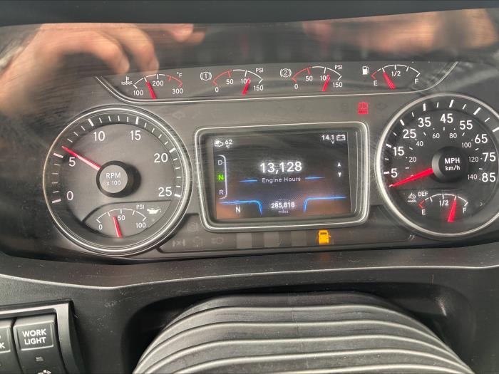 2022 International LT625-6