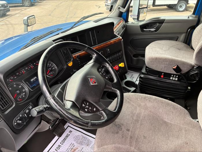 2022 International LT625-16