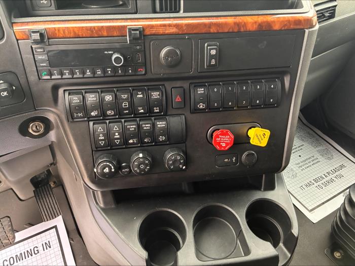 2022 International LT625-17