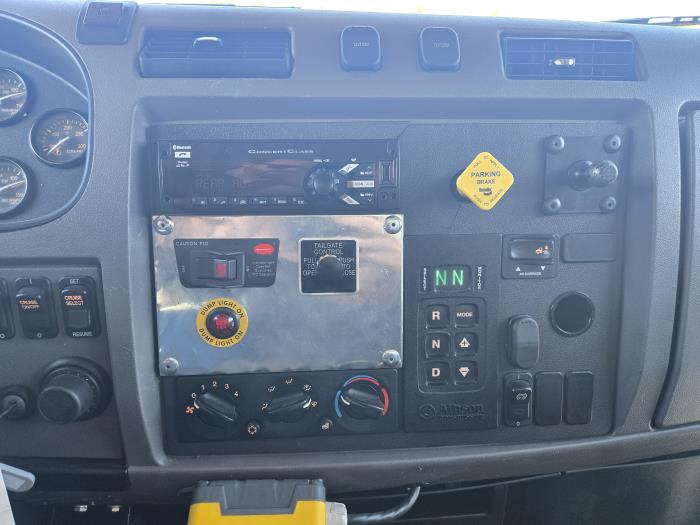 2020 Peterbilt 337-6