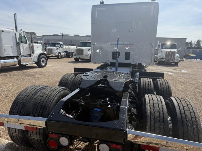 2027 Peterbilt 567-6