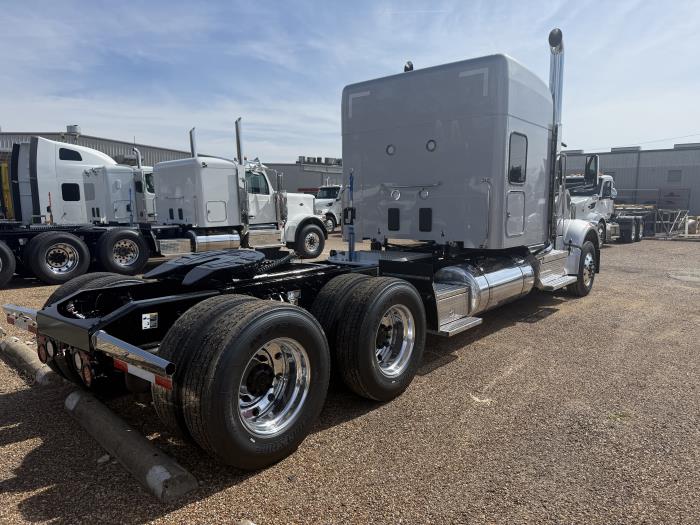 2027 Peterbilt 567-7