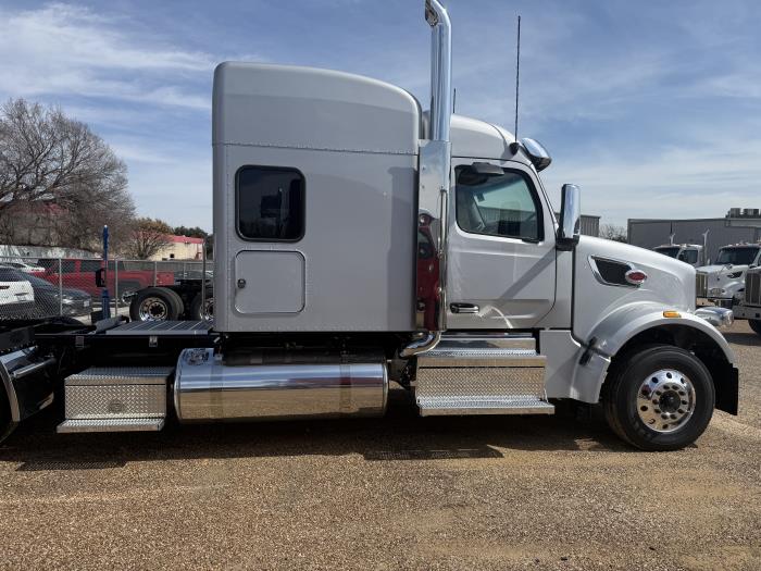 2027 Peterbilt 567-7