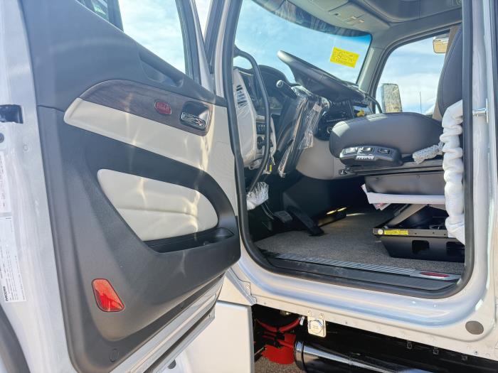 2027 Peterbilt 567-13