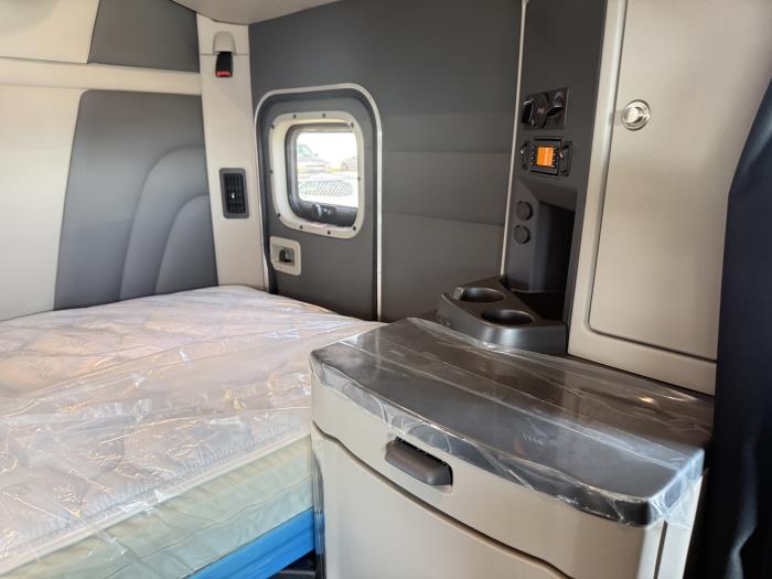 2027 Peterbilt 567-27