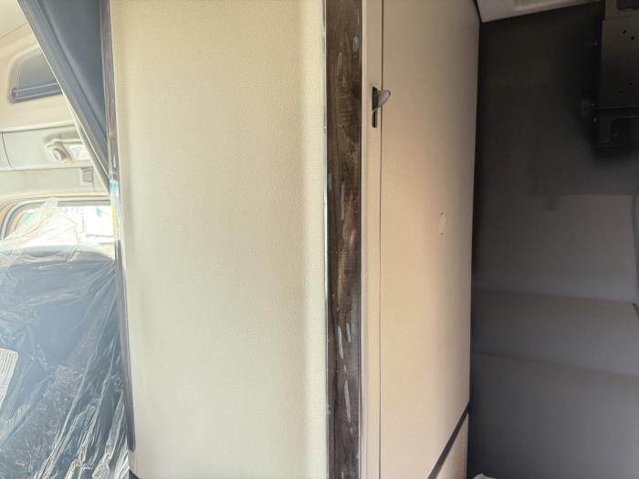 2027 Peterbilt 567-27