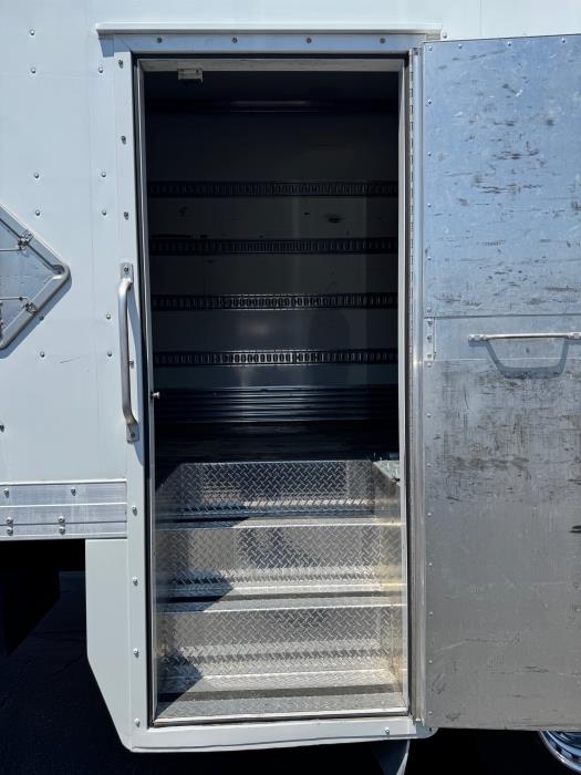 2020 Peterbilt 337-17