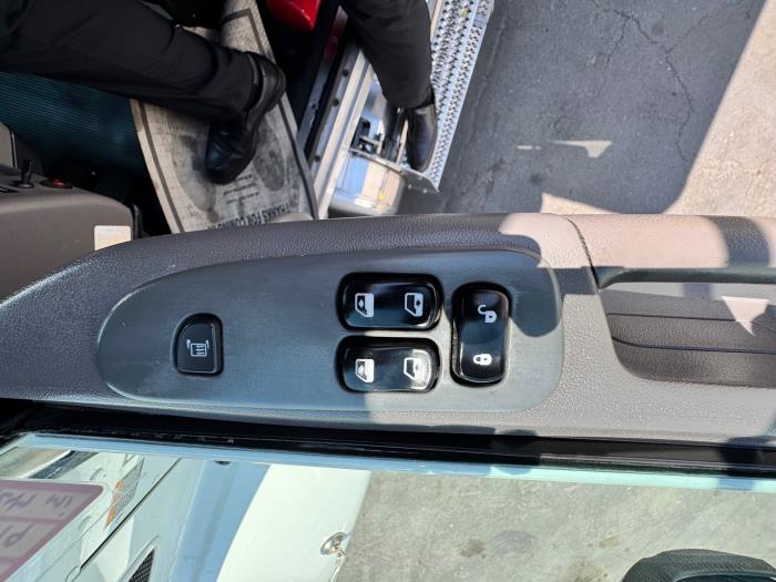 2020 Peterbilt 337-15