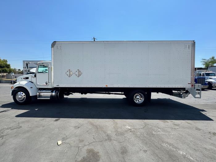 2020 Peterbilt 337-8