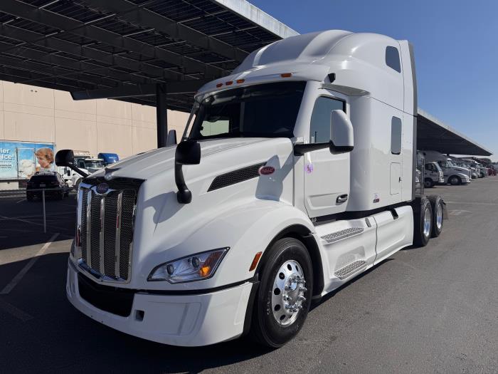 2023 Peterbilt 579-1