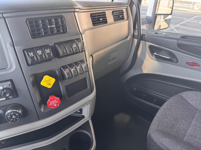 2023 Peterbilt 579-15