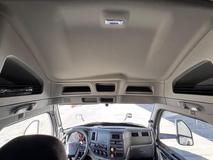 2023 Peterbilt 579-18