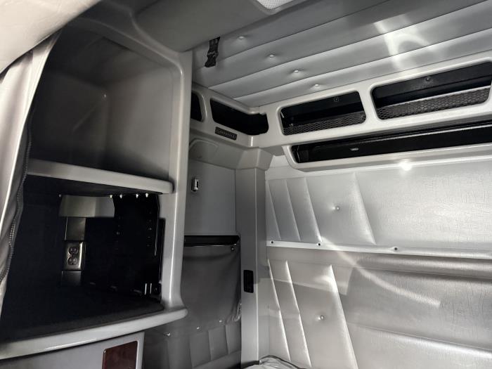 2024 Peterbilt 389-10