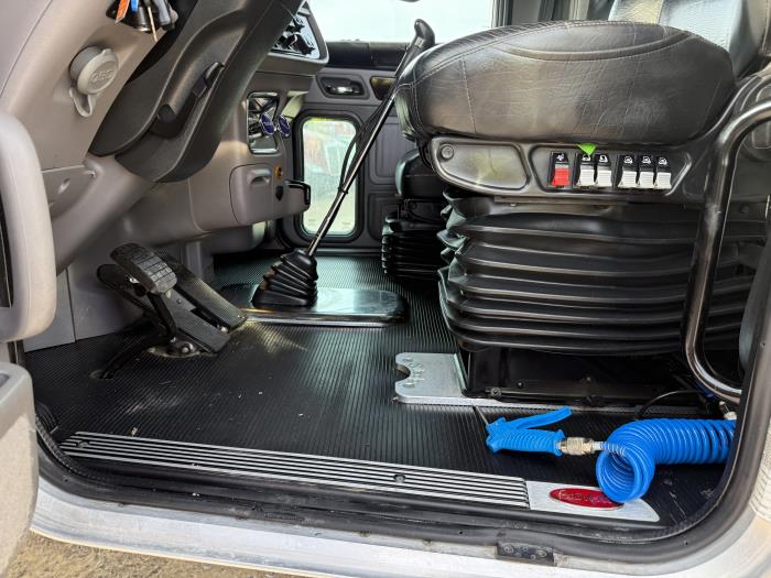 2024 Peterbilt 389-17