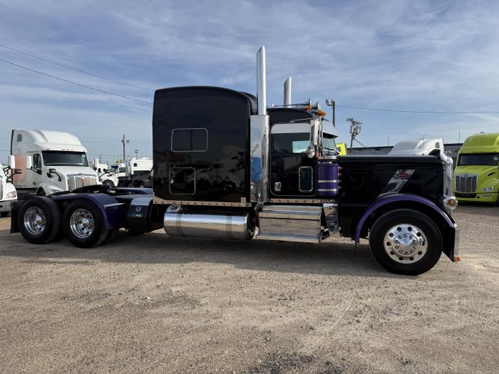 2024 Peterbilt 389-26