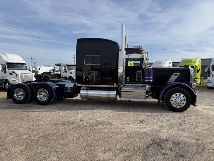 2024 Peterbilt 389-27