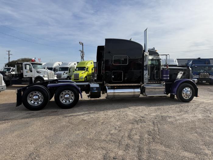 2024 Peterbilt 389-30