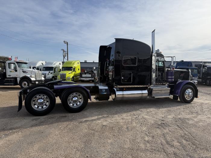 2024 Peterbilt 389-31