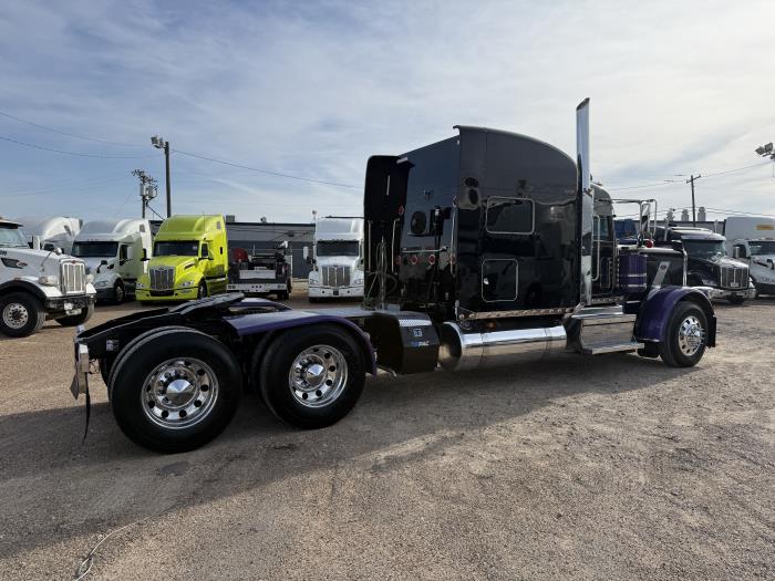 2024 Peterbilt 389-32