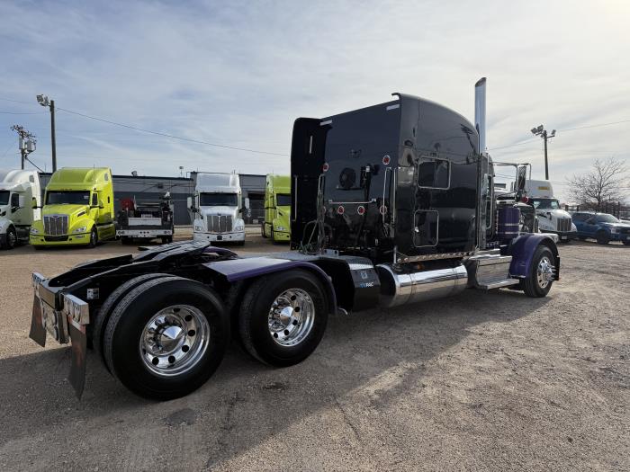 2024 Peterbilt 389-33