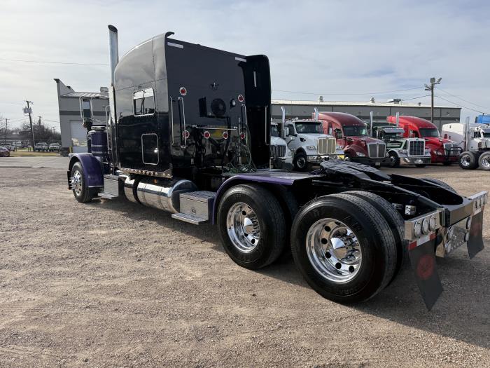 2024 Peterbilt 389-40