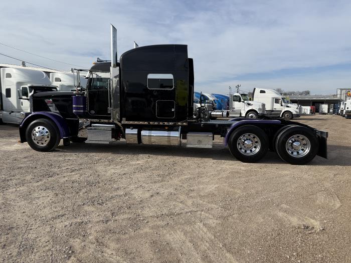 2024 Peterbilt 389-44