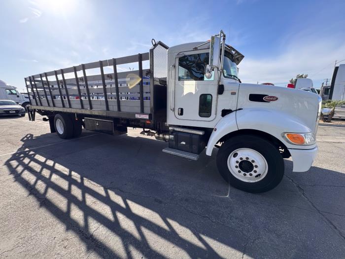 2020 Peterbilt 330-4