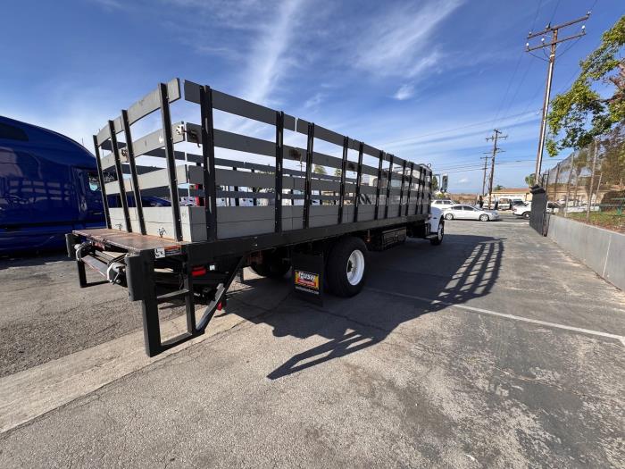 2020 Peterbilt 330-5