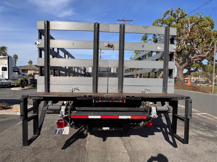 2020 Peterbilt 330-6