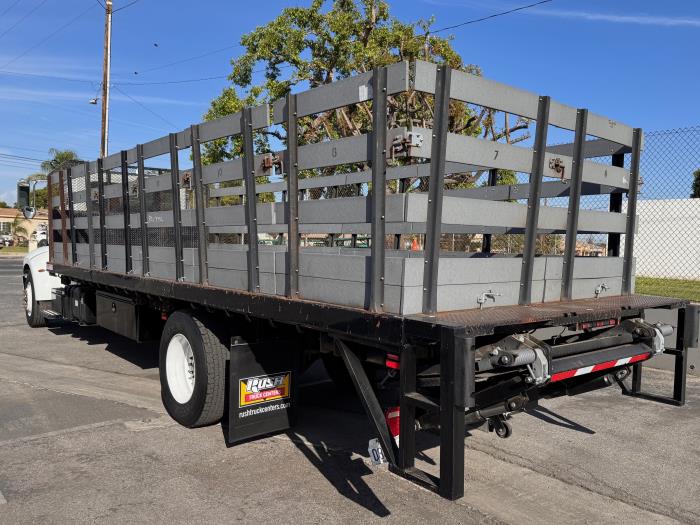 2020 Peterbilt 330-7