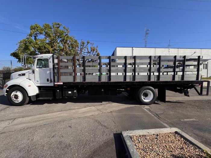 2020 Peterbilt 330-8