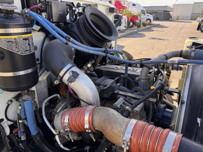 2020 Peterbilt 330-10