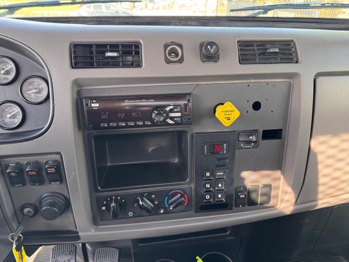 2020 Peterbilt 330-13