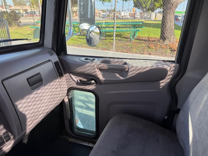 2020 Peterbilt 330-14