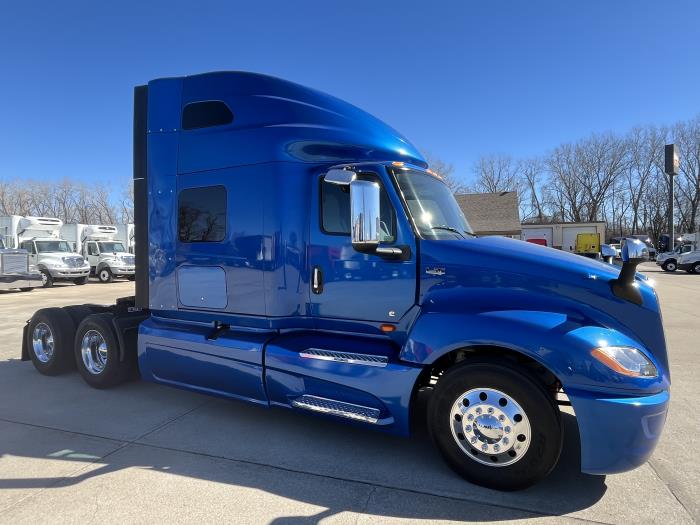 2022 International LT625-4