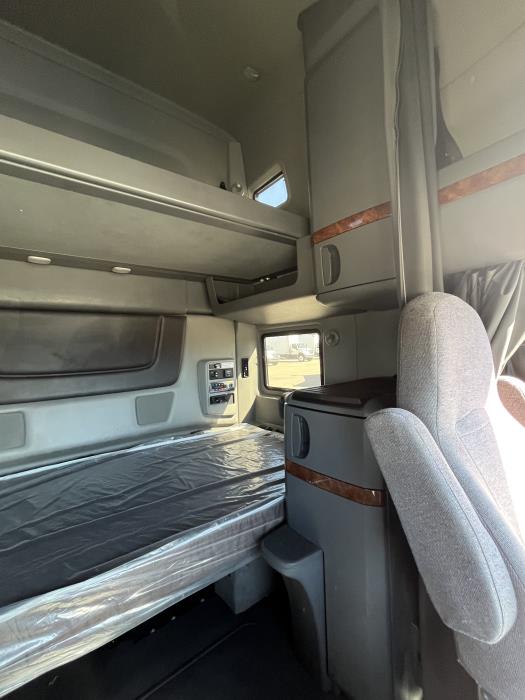 2022 International LT625-12