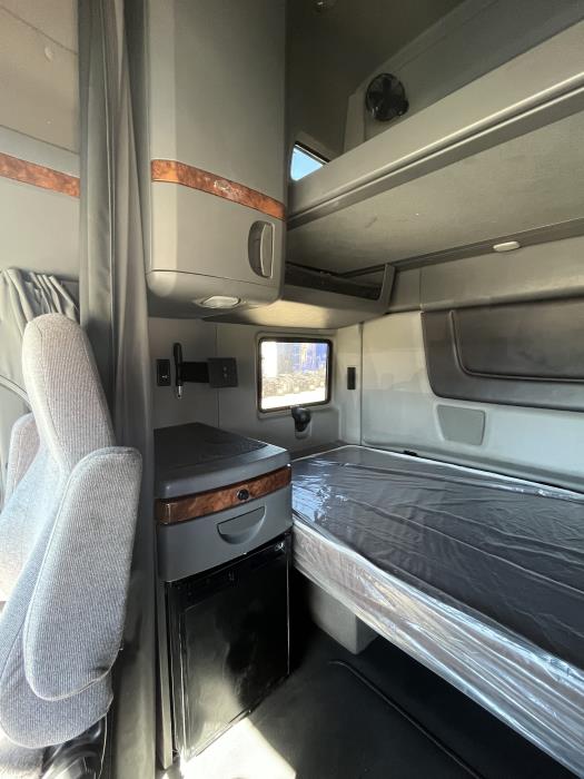 2022 International LT625-13