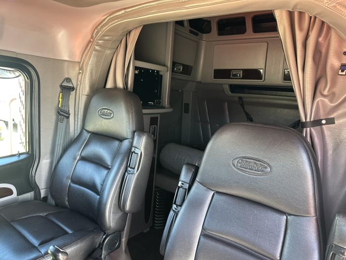 2024 Peterbilt 389-8