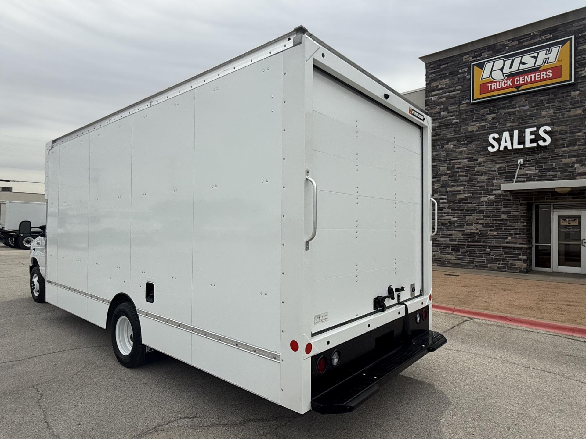 New 1996 Ford E-450 - photo 5