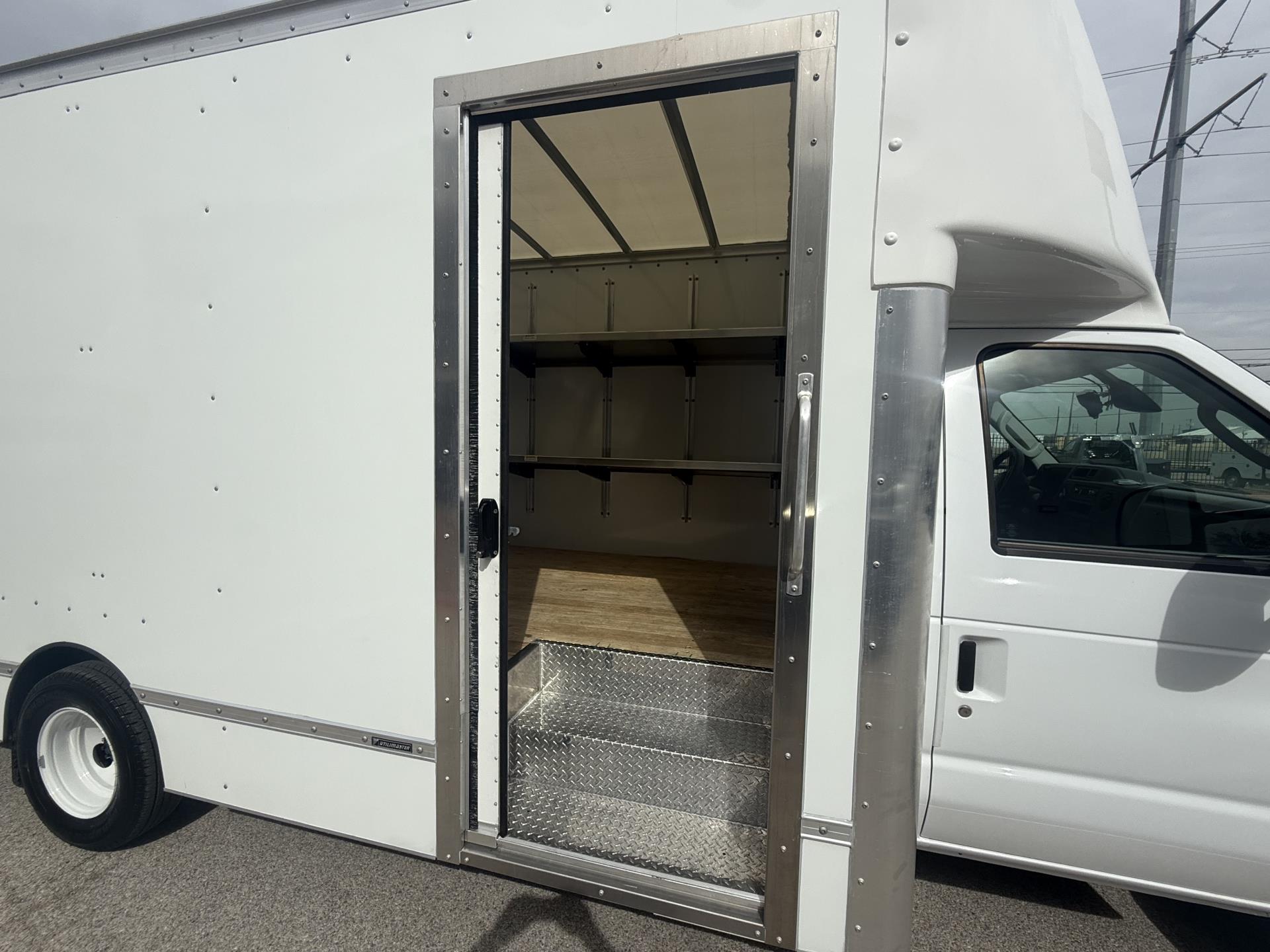 New 1996 Ford E-450 - photo 16