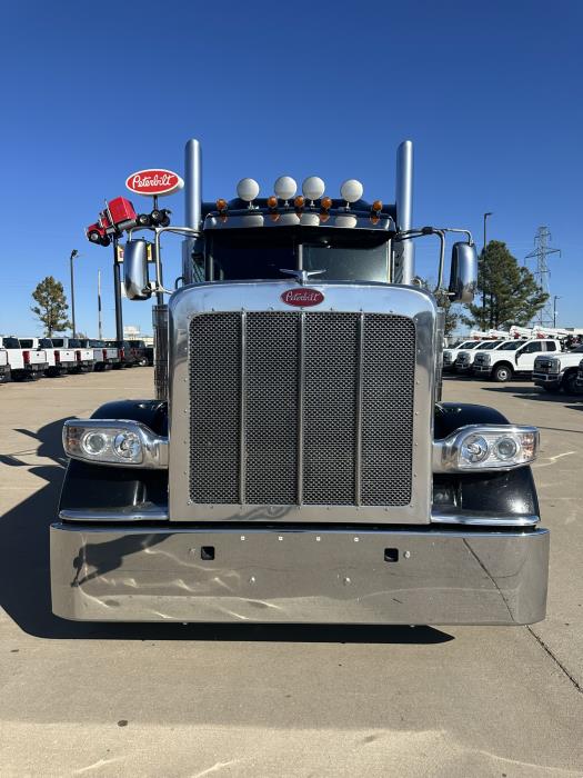 2023 Peterbilt 389-3