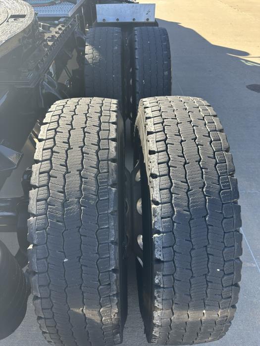 2023 Peterbilt 389-15