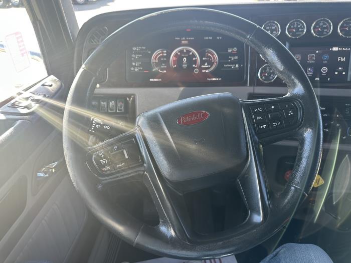 2023 Peterbilt 389-6