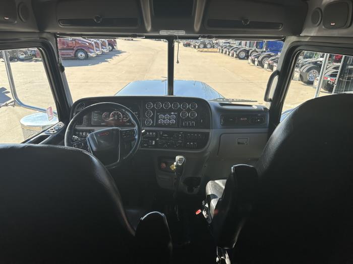 2023 Peterbilt 389-5