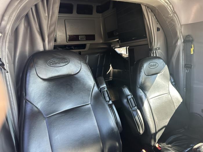 2023 Peterbilt 389-9