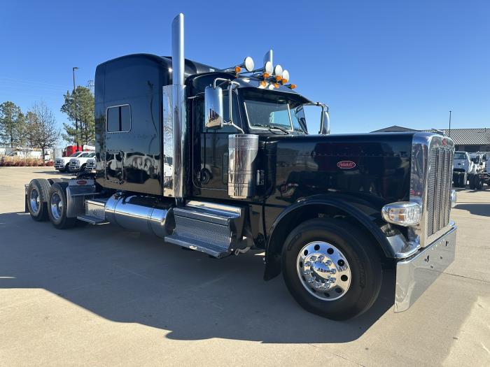 2023 Peterbilt 389-2
