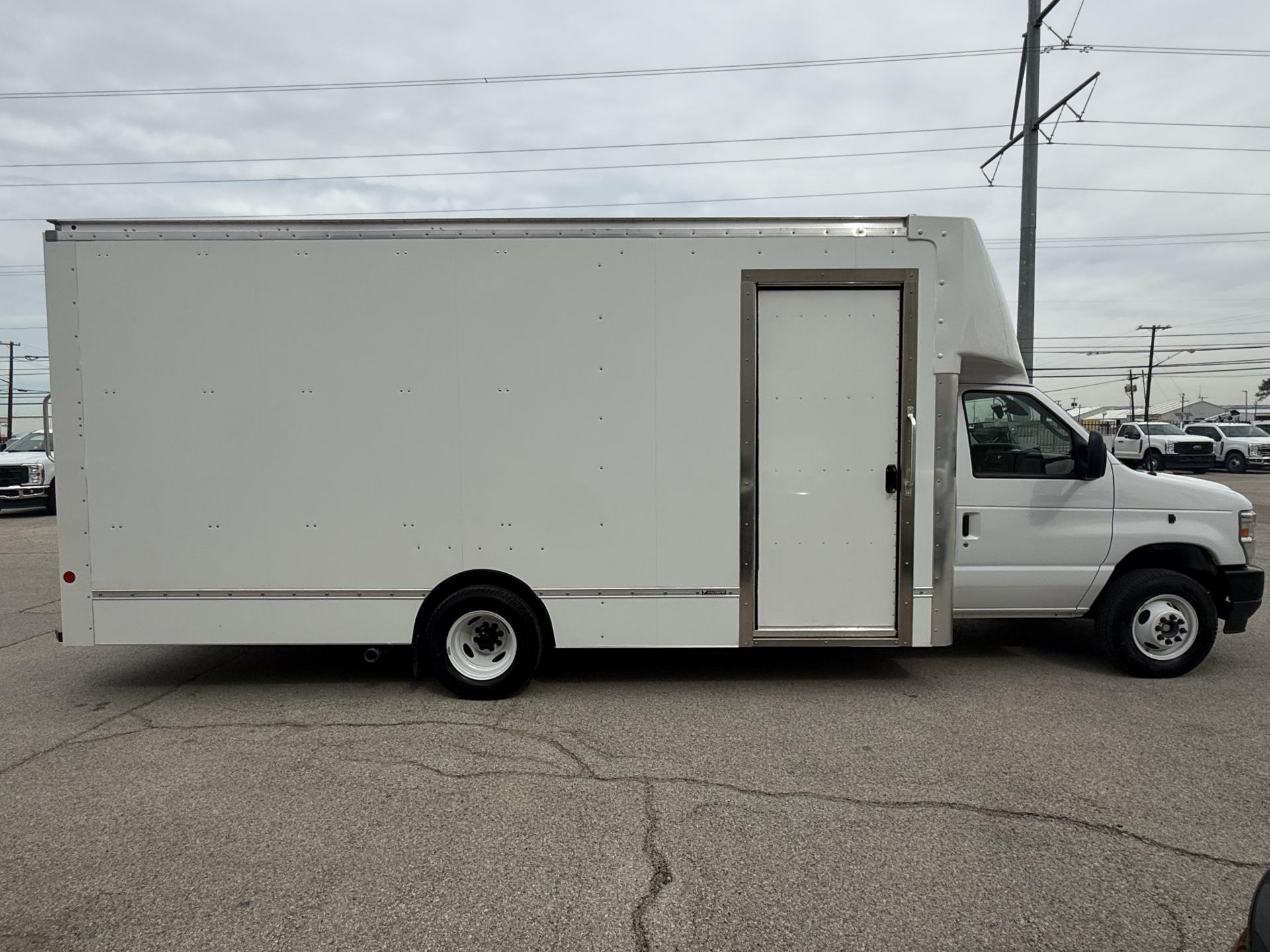 New 1996 Ford E-450 - photo 8