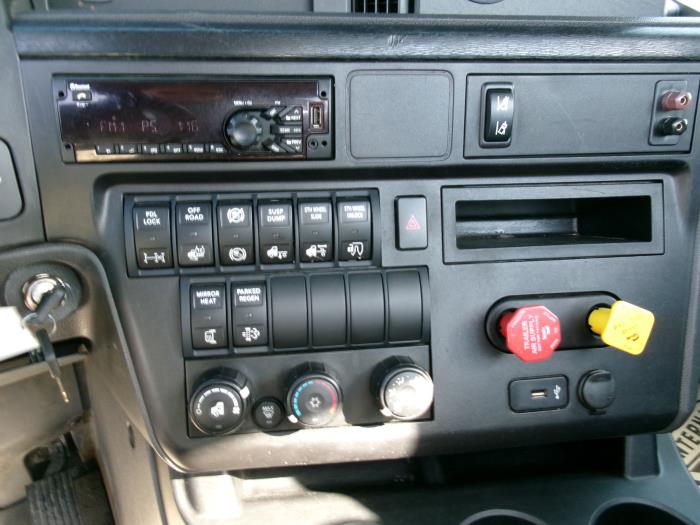 2021 International LT625-8