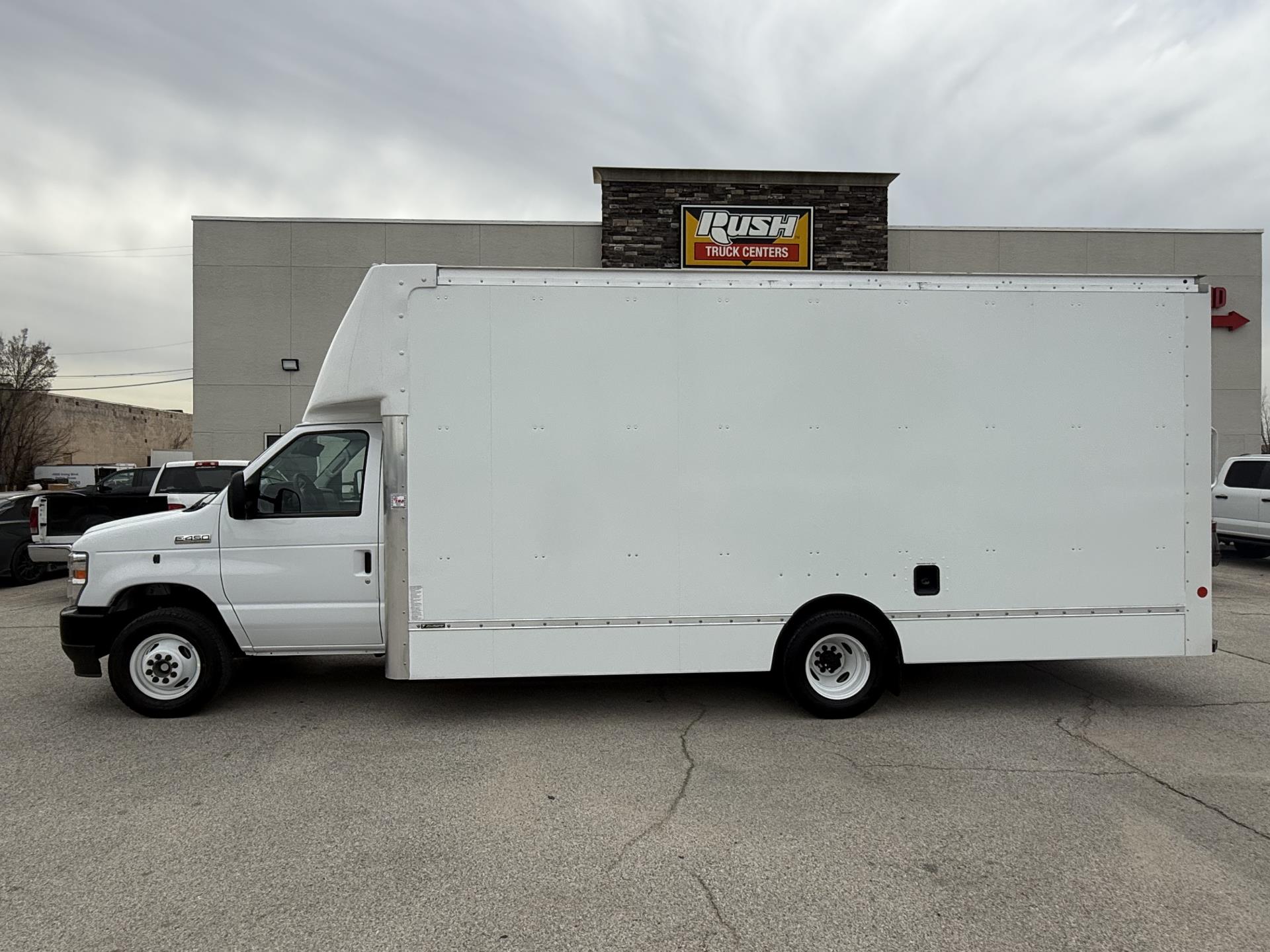New 1996 Ford E-450 - photo 2