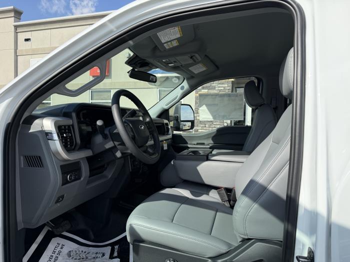 2025 Ford F-550-22